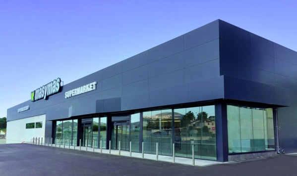 Masymas (Juan Fornés Fornés) reabre el supermercado de Moraira con gran ilusión