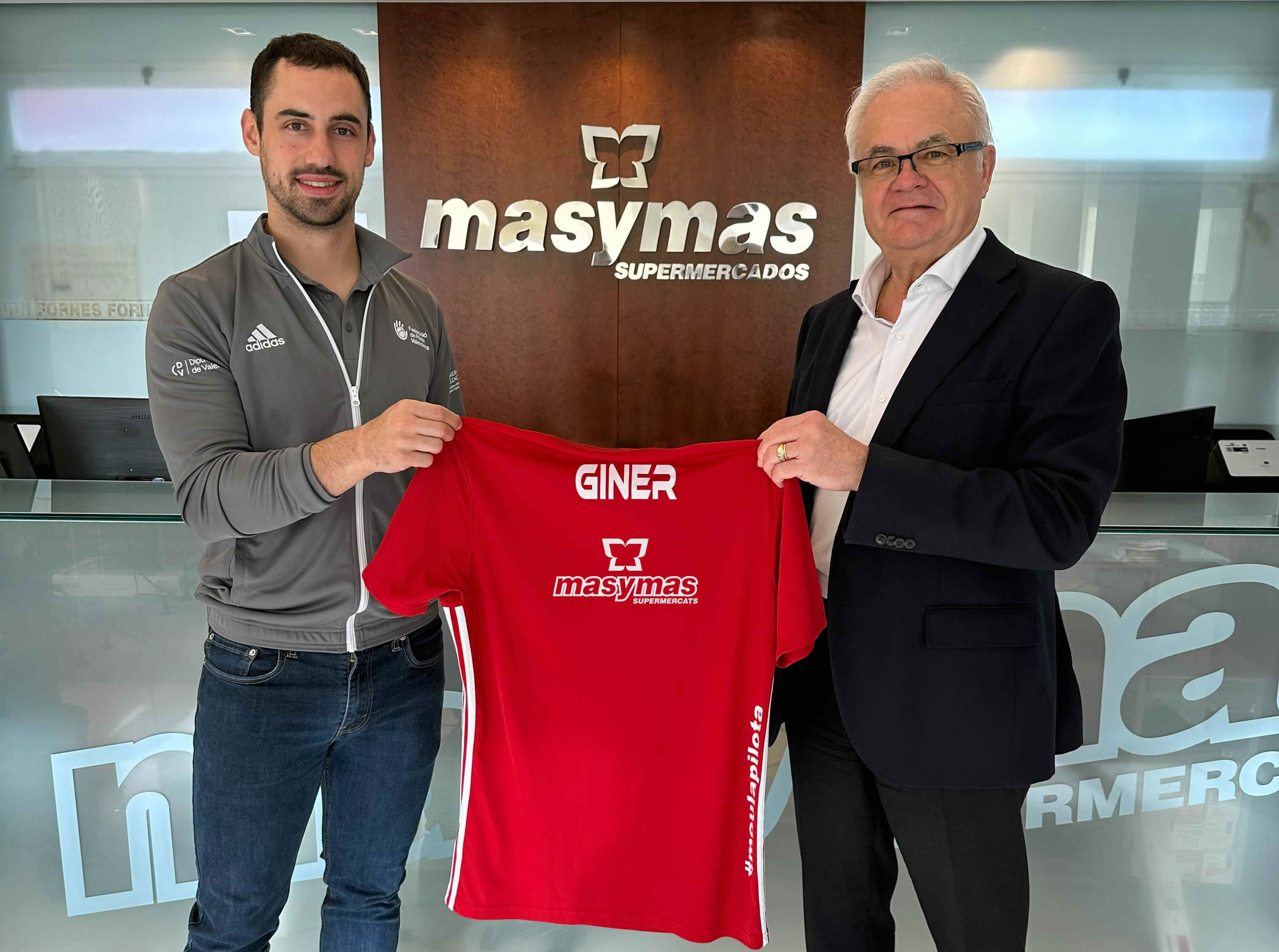 Masymas Supermercados refuerza su apoyo a la pilota con su nuevo patrocinio a Marc Giner